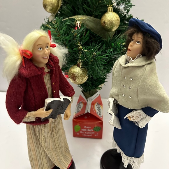 Byers Choice Caroler Figurines - Picture 7 of 11